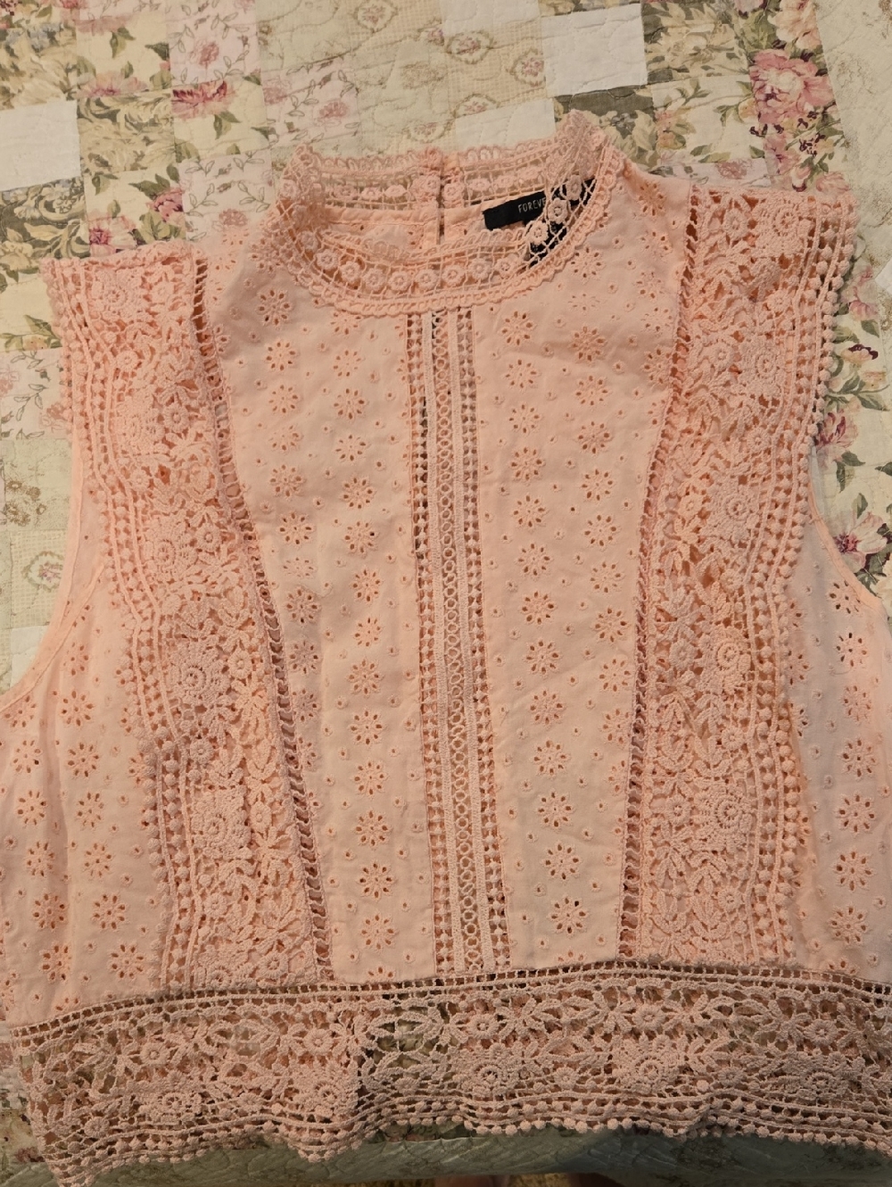 Delicate Lace-Trim Sleeveless Top - Light Pink